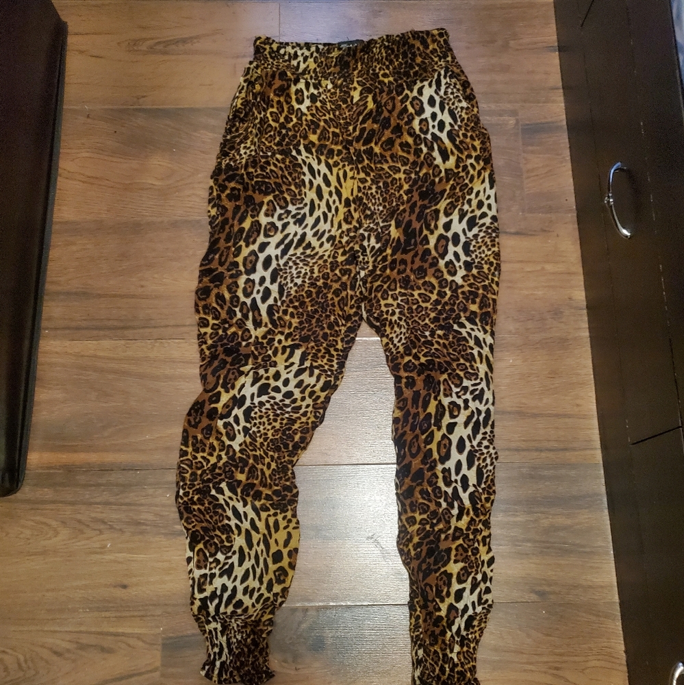 SUMMER CHEETAH PRINT PANT WITH ELASTIC AT WAIST AND FEET